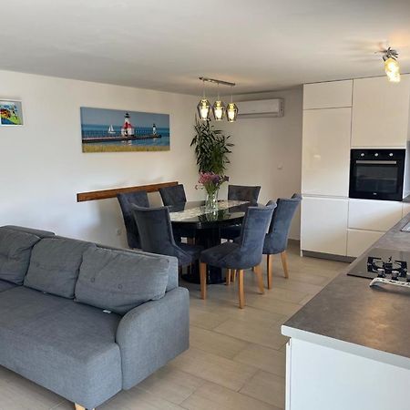 Apartment Verica In Duce - 20 Meters From The Beach Dugi Rat Dış mekan fotoğraf