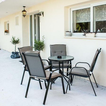 Apartment Verica In Duce - 20 Meters From The Beach Dugi Rat Dış mekan fotoğraf